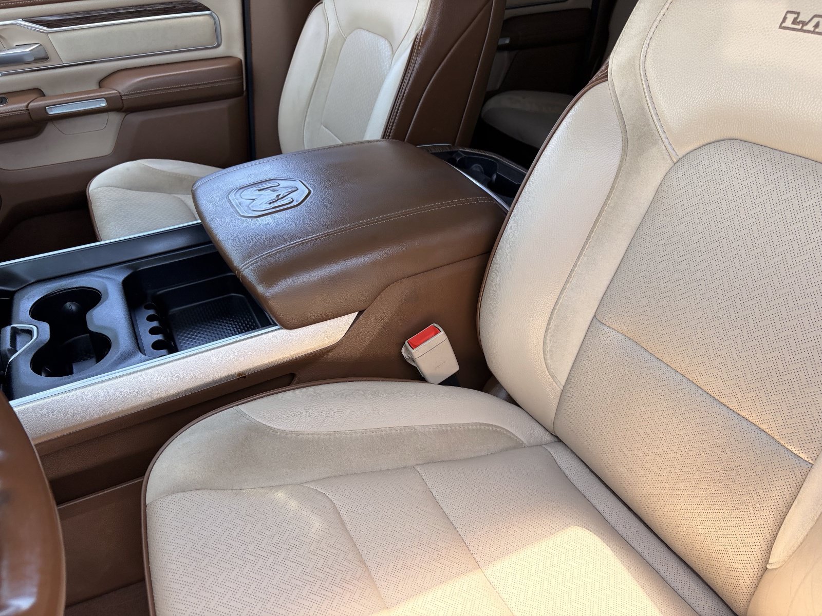 Used 2019 RAM 1500 Laramie AWD/4WD image 17
