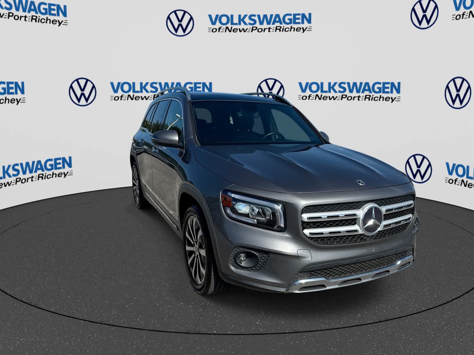 Used 2023 Mercedes-Benz GLB 250 w/ Premium Package image 16