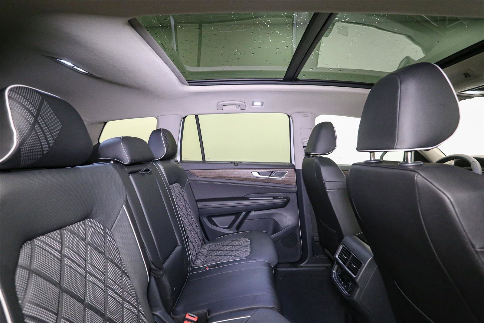 New 2026 Volkswagen Atlas SEL Premium R-Line AWD/4WD image 18