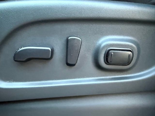 Used 2023 Nissan Titan SV w/ SV Convenience Package image 33