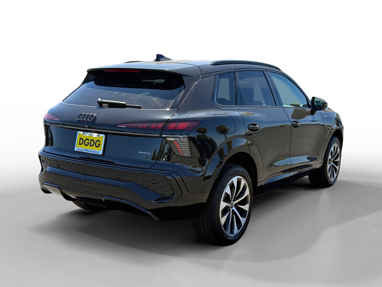 New 2026 Audi Q3 quattro 2.0T AWD/4WD image 5