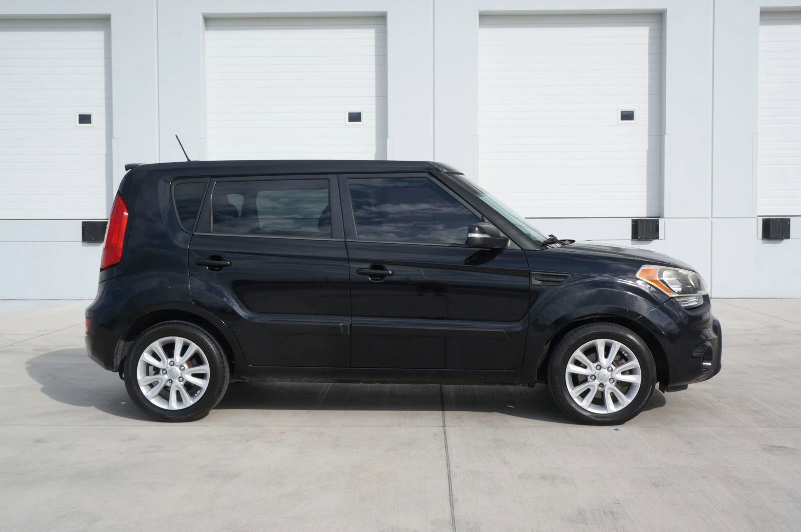 Used 2012 Kia Soul + FWD image 14