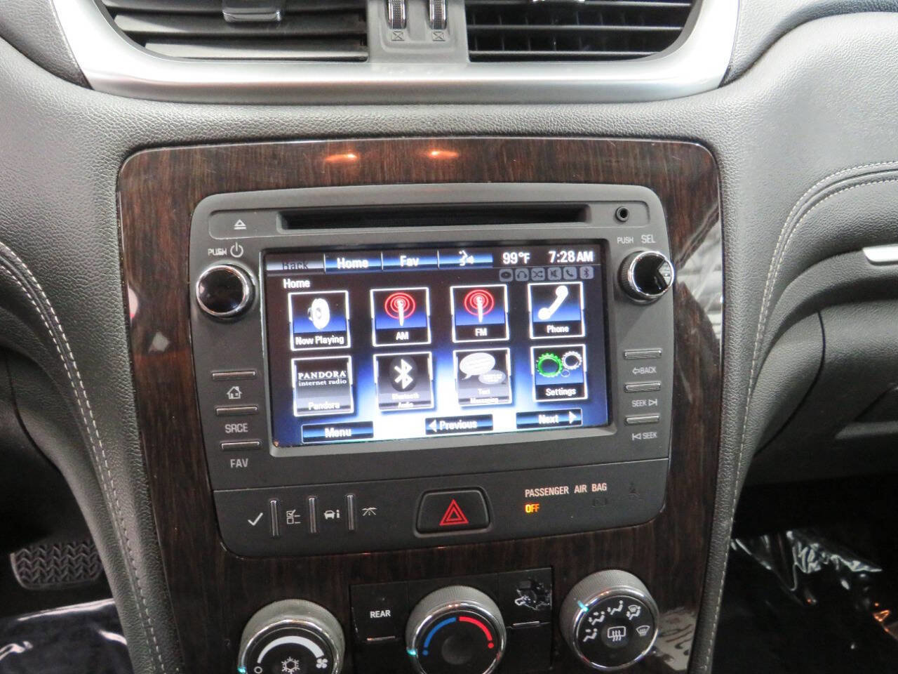 Used 2016 Chevrolet Traverse LT w/ Style and Technology Package image 25