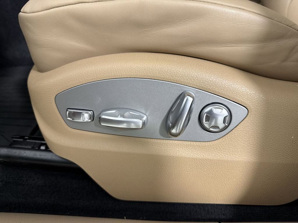 Certified 2025 Porsche Macan image 39