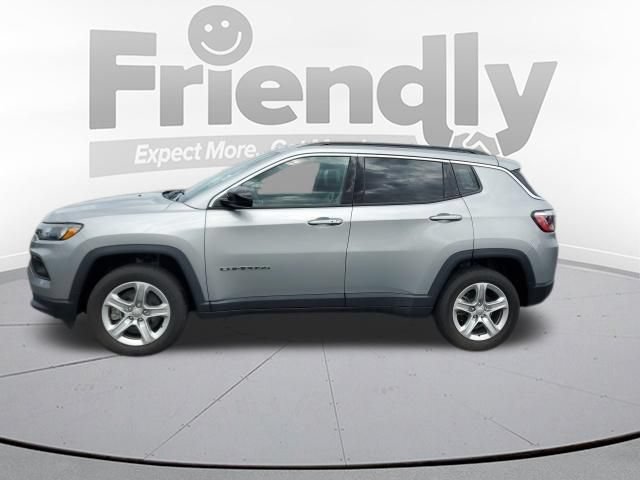 Used 2023 Jeep Compass Latitude w/ Convenience Group AWD/4WD image 2