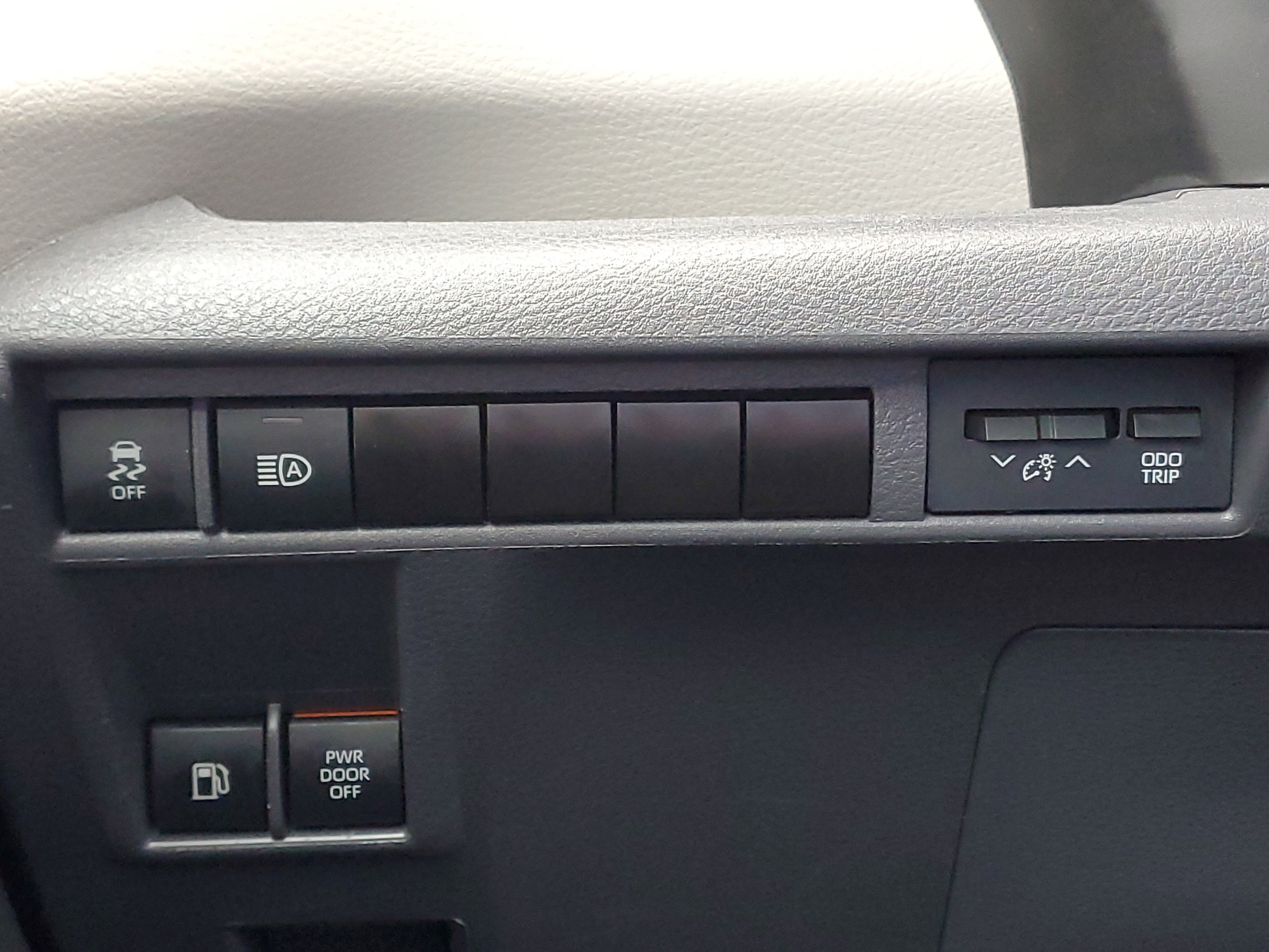 Certified 2024 Toyota Sienna XLE image 32