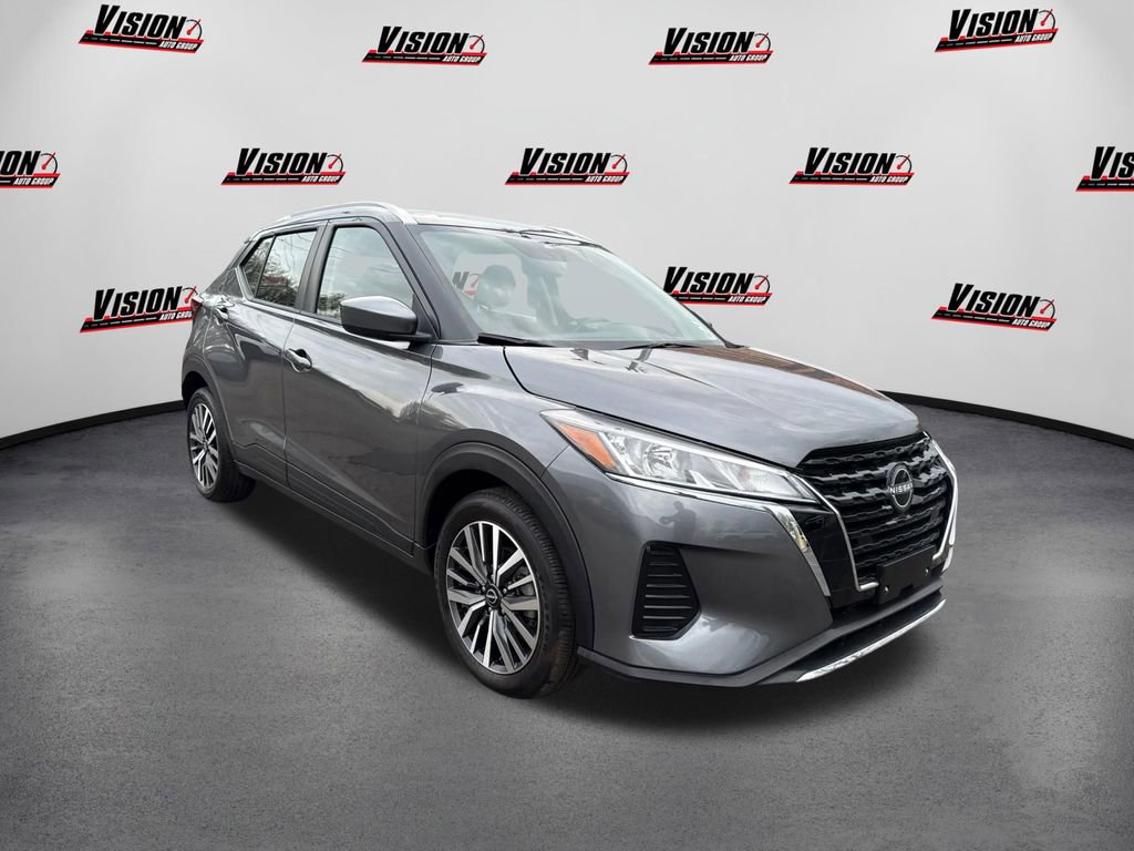 Used 2024 Nissan Kicks SV image 3
