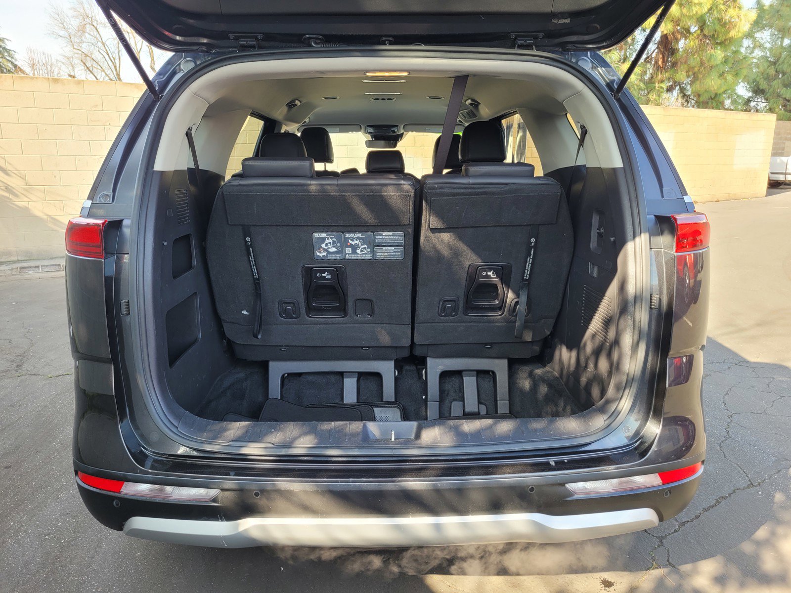 Used 2024 Kia Carnival LX image 27