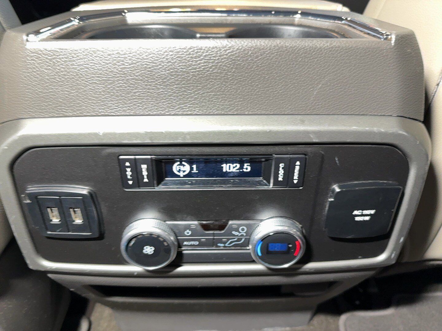 Used 2020 Ford Expedition XLT w/ Equipment Group 202A AWD/4WD image 76