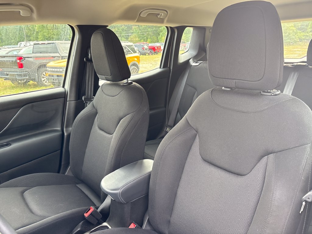 Used 2022 Jeep Renegade Sport AWD/4WD image 8