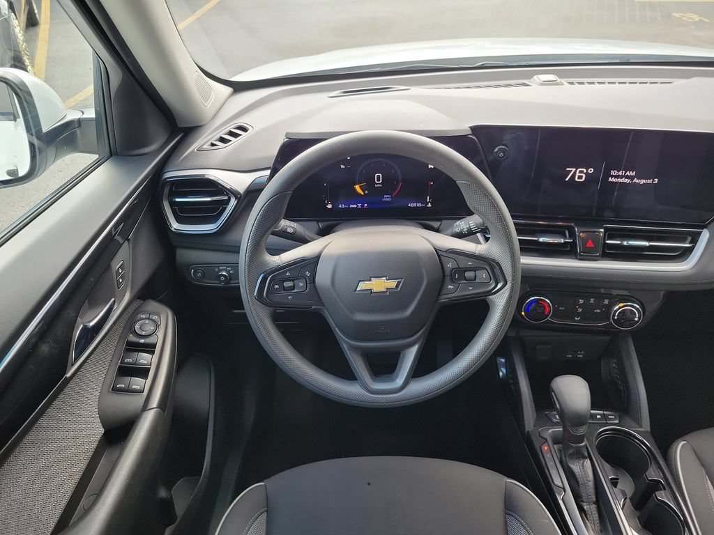 Used 2025 Chevrolet TrailBlazer LT AWD/4WD image 14