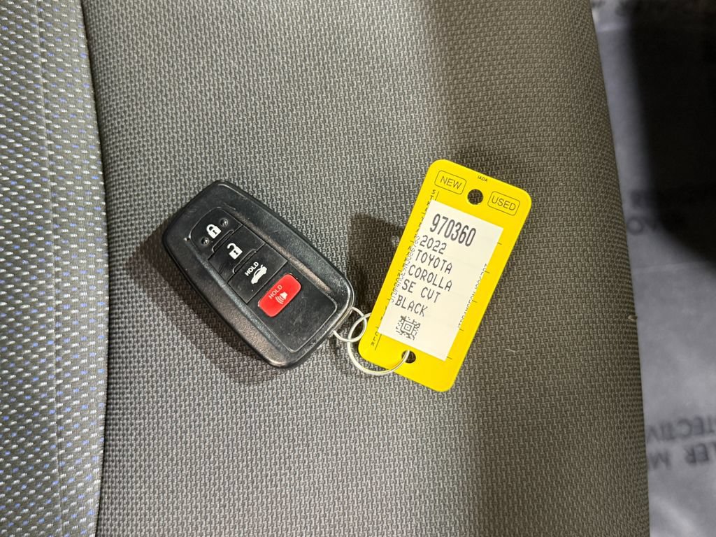 Used 2022 Toyota Corolla SE w/ SE Premium Package FWD image 6