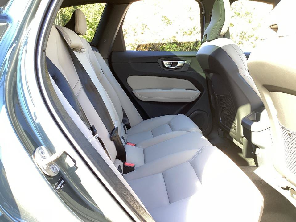 New 2027 Volvo XC60 B5 Plus AWD/4WD image 29