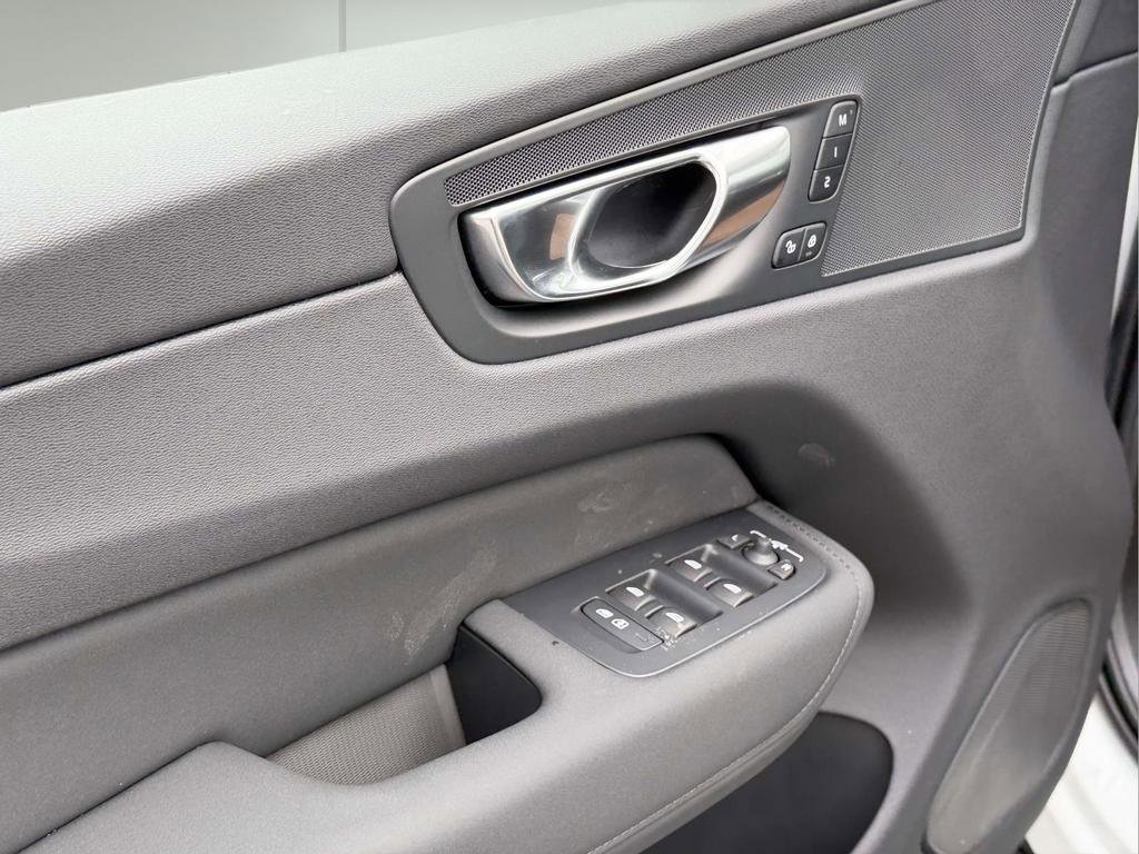 New 2026 Volvo XC60 T8 Plus AWD/4WD image 17
