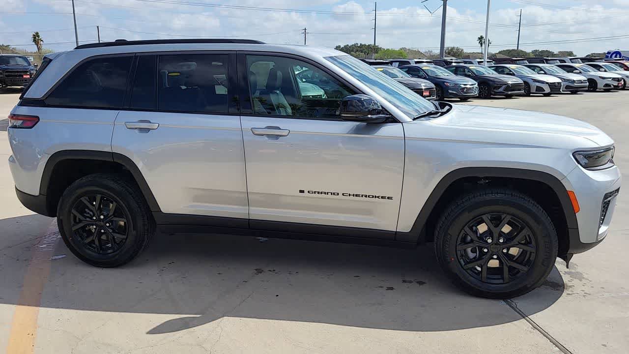 New 2026 Jeep Grand Cherokee Altitude AWD/4WD image 9