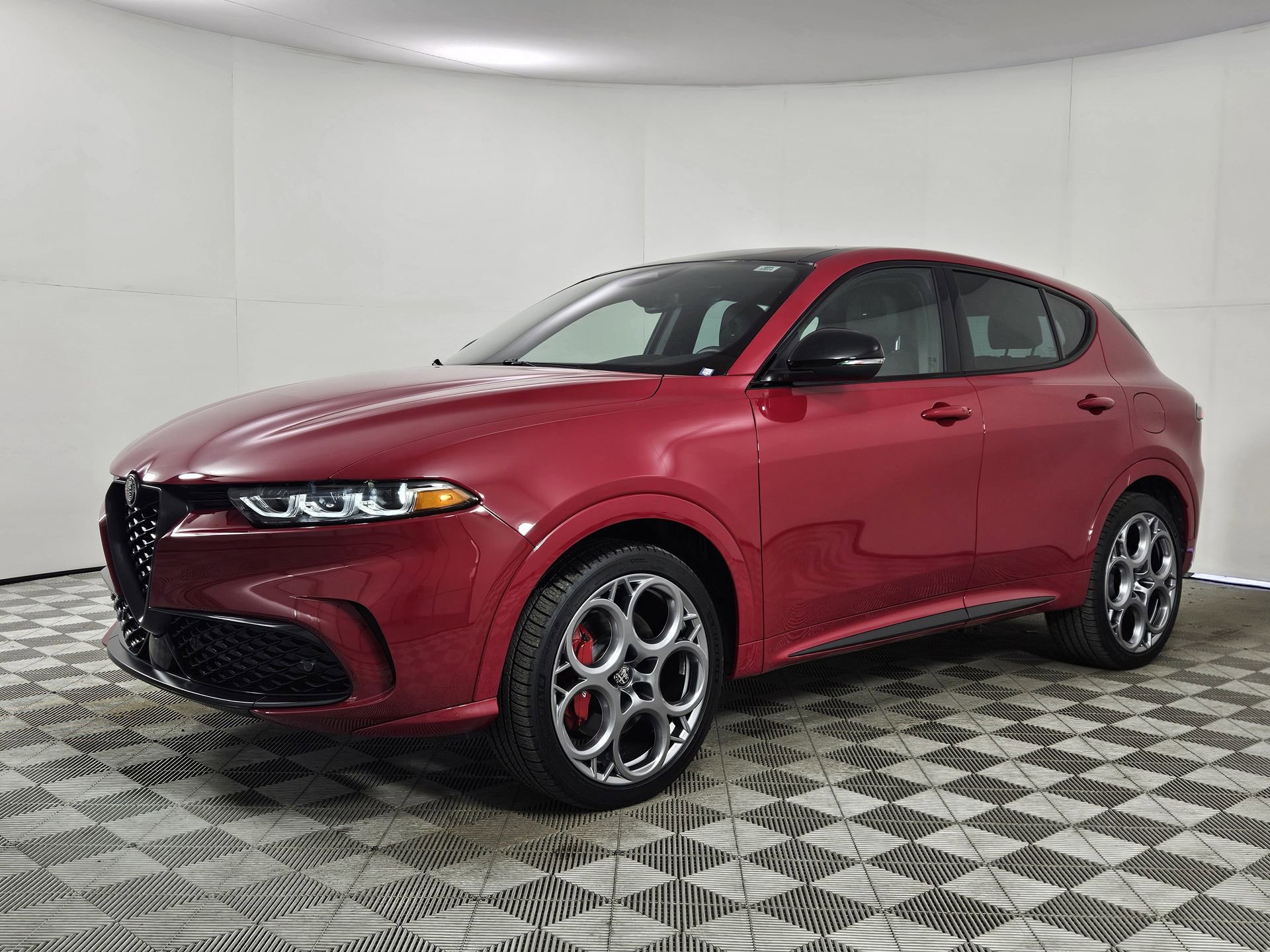 Used 2025 Alfa Romeo Tonale Tributo Italiano AWD/4WD image 3