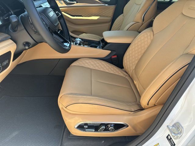 New 2026 Jeep Grand Cherokee Summit image 9