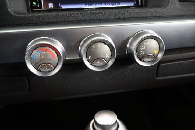 Used 2004 Chevrolet SSR w/ Preferred Equipment Group image 16