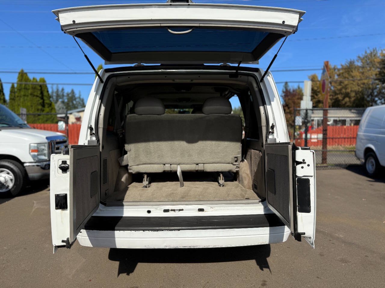 Used 2004 GMC Safari Passenger RWD image 8