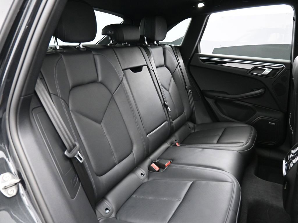 Certified 2025 Porsche Macan image 27