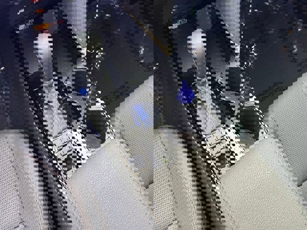 Used 2025 Toyota Camry XLE w/ Premium Plus Package image 17