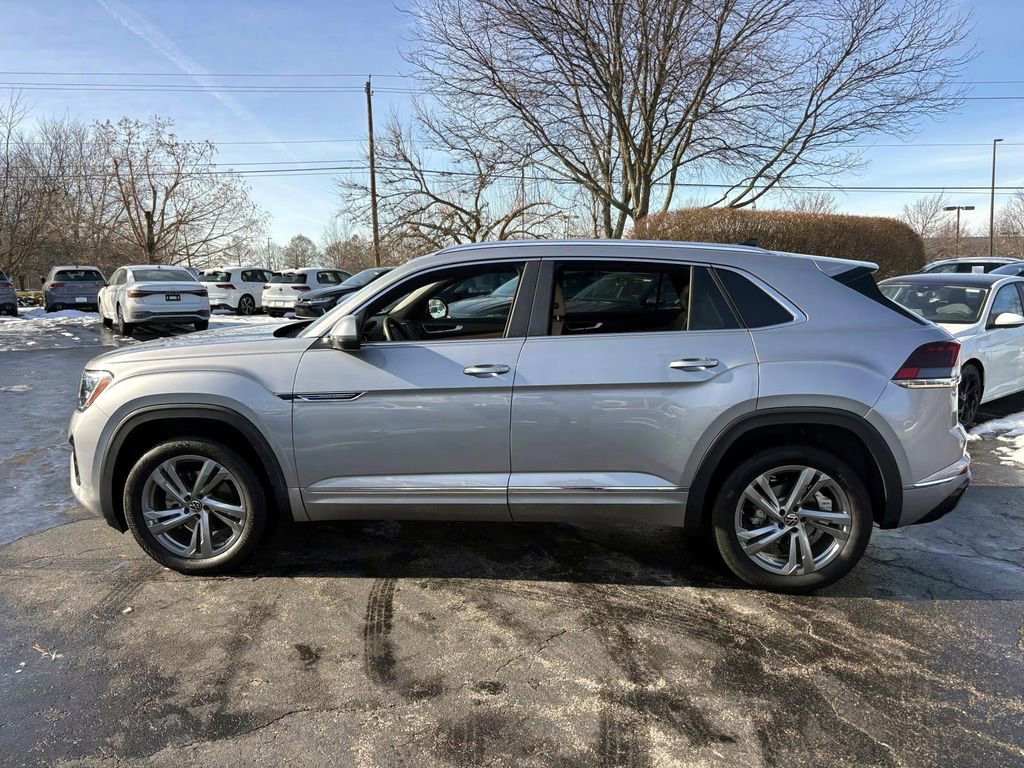 Used 2024 Volkswagen Atlas Cross Sport SEL R-Line image 4