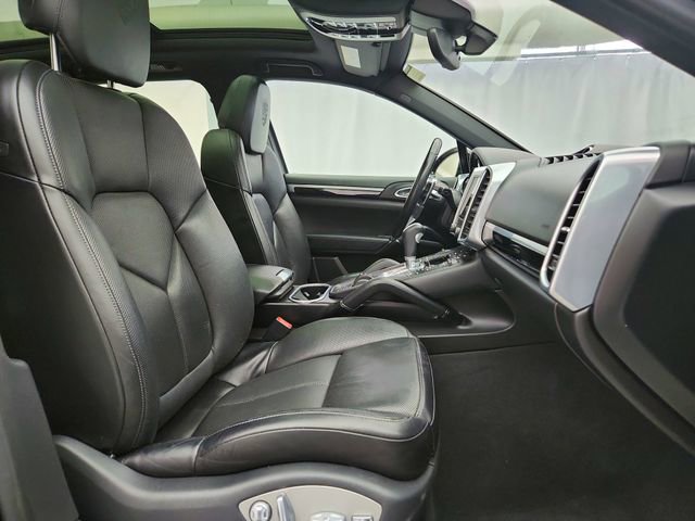 Used 2017 Porsche Cayenne AWD/4WD image 28