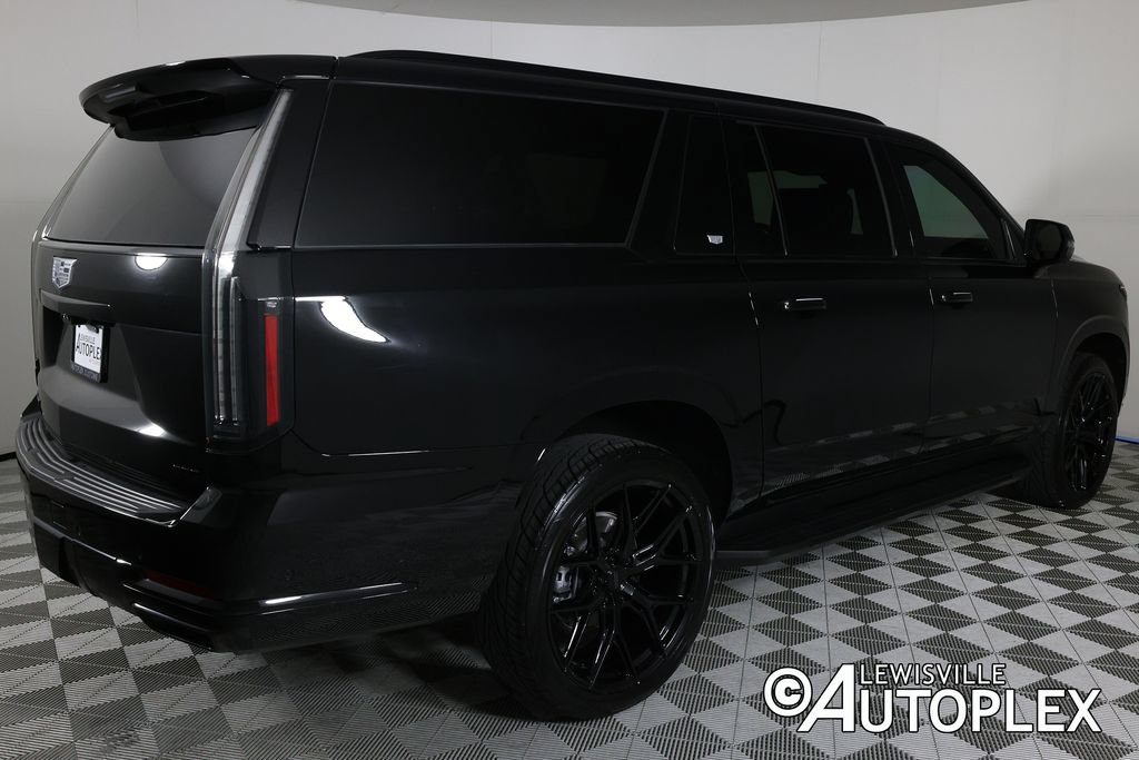 Used 2025 Cadillac Escalade ESV Sport w/ LPO, ONYX Package AWD/4WD image 5