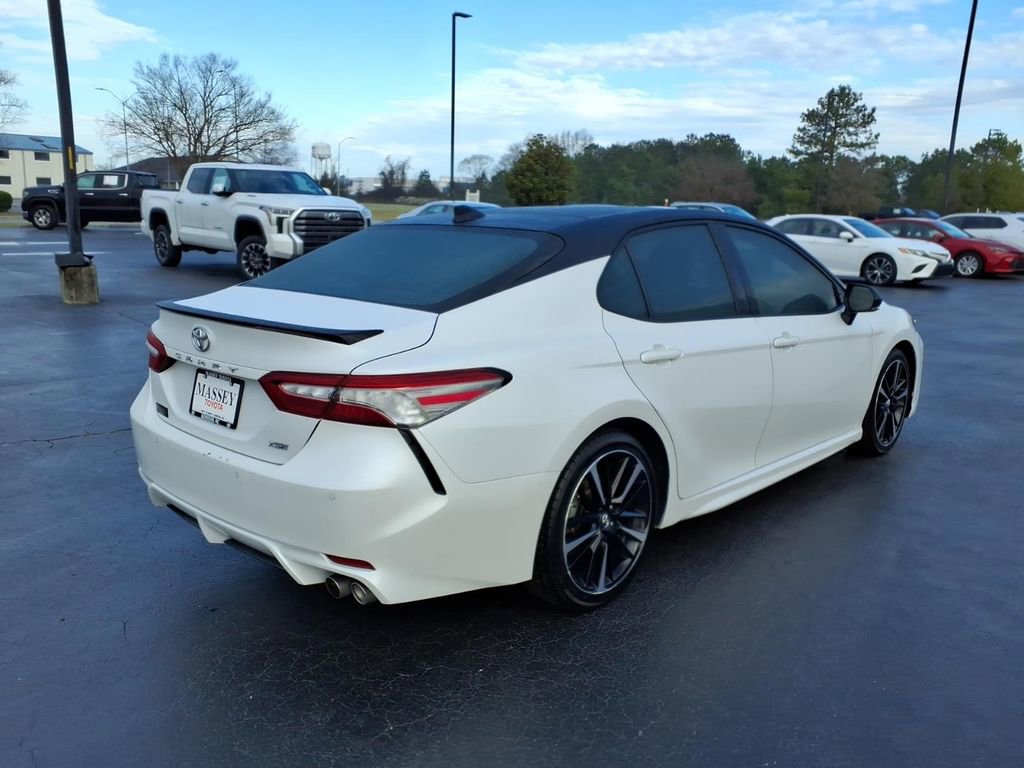 Used 2018 Toyota Camry XSE image 3