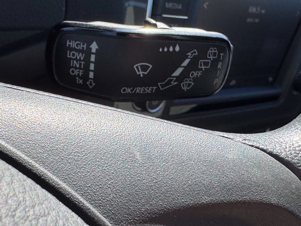 Used 2016 Volkswagen e-Golf SE w/ DC Fast Charging Package FWD image 22