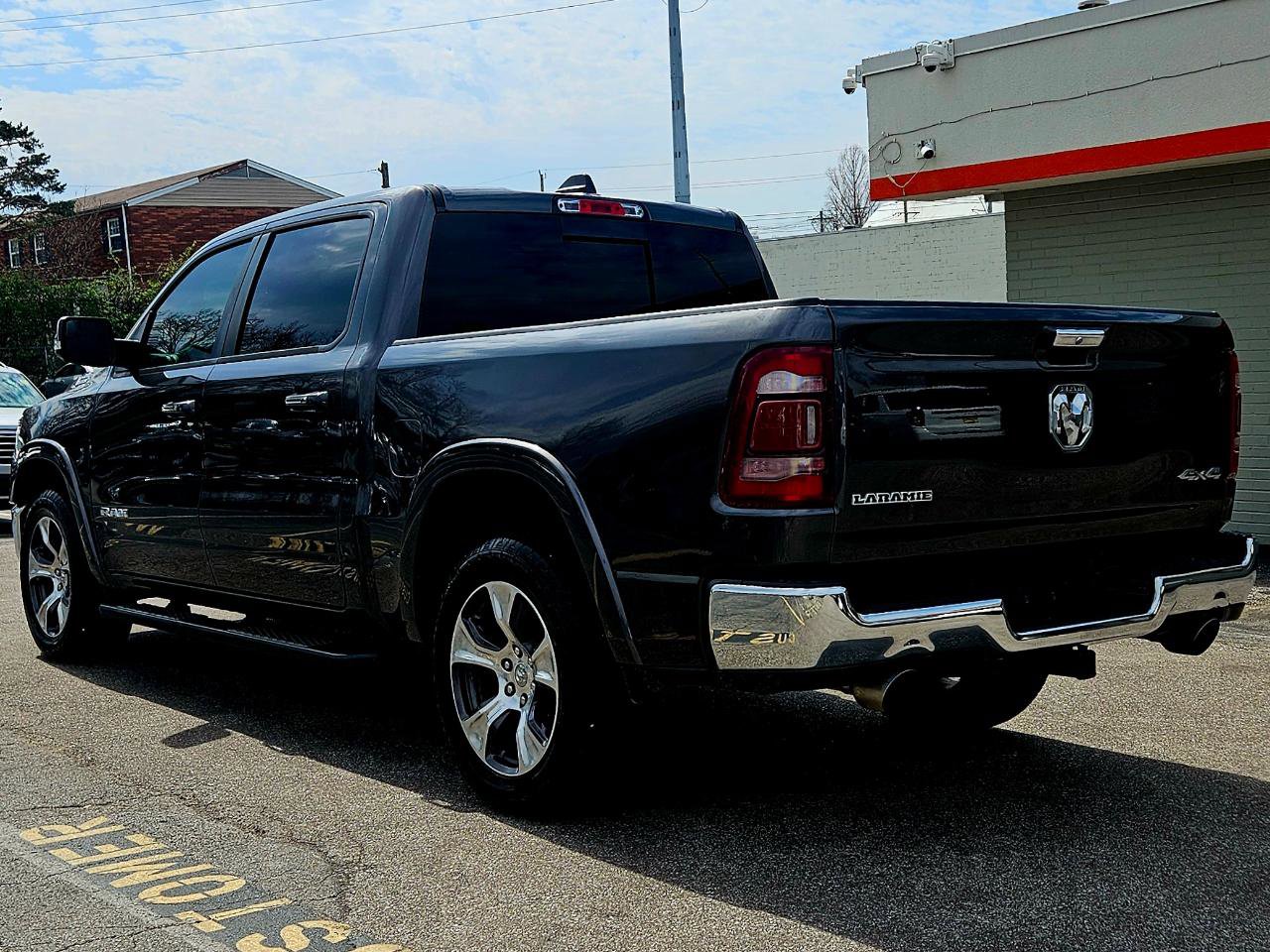 Used 2019 RAM 1500 Laramie AWD/4WD image 4