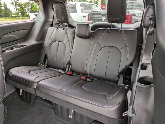 New 2026 Chrysler Pacifica Select FWD image 15