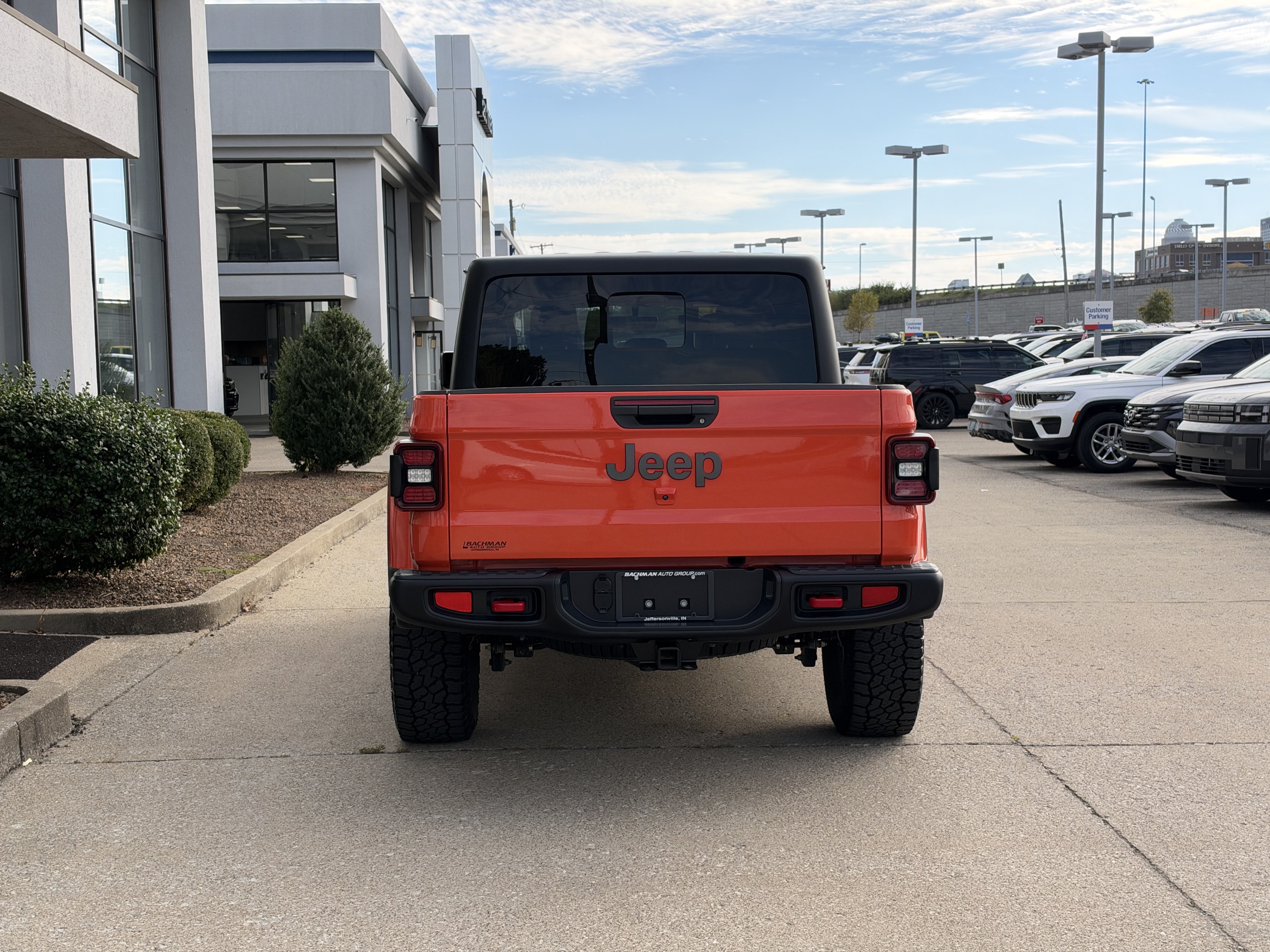 Used 2023 Jeep Gladiator Rubicon w/ LED Lighting Group AWD/4WD image 6