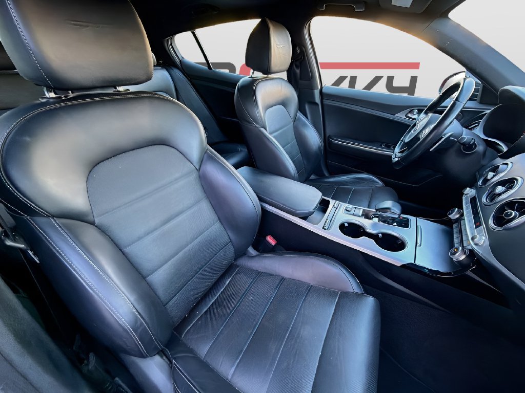 Used 2018 Kia Stinger GT2 RWD image 29