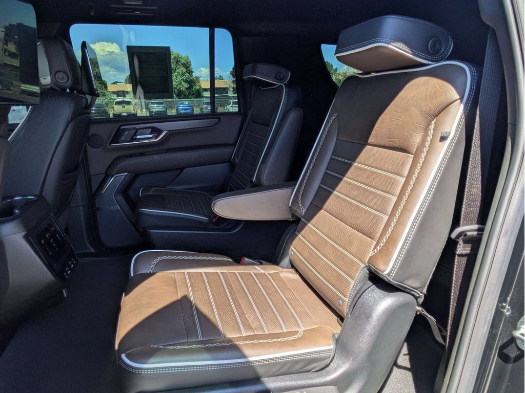 Used 2026 GMC Yukon XL Denali Ultimate w/ LPO, Floor Liner Package AWD/4WD image 19