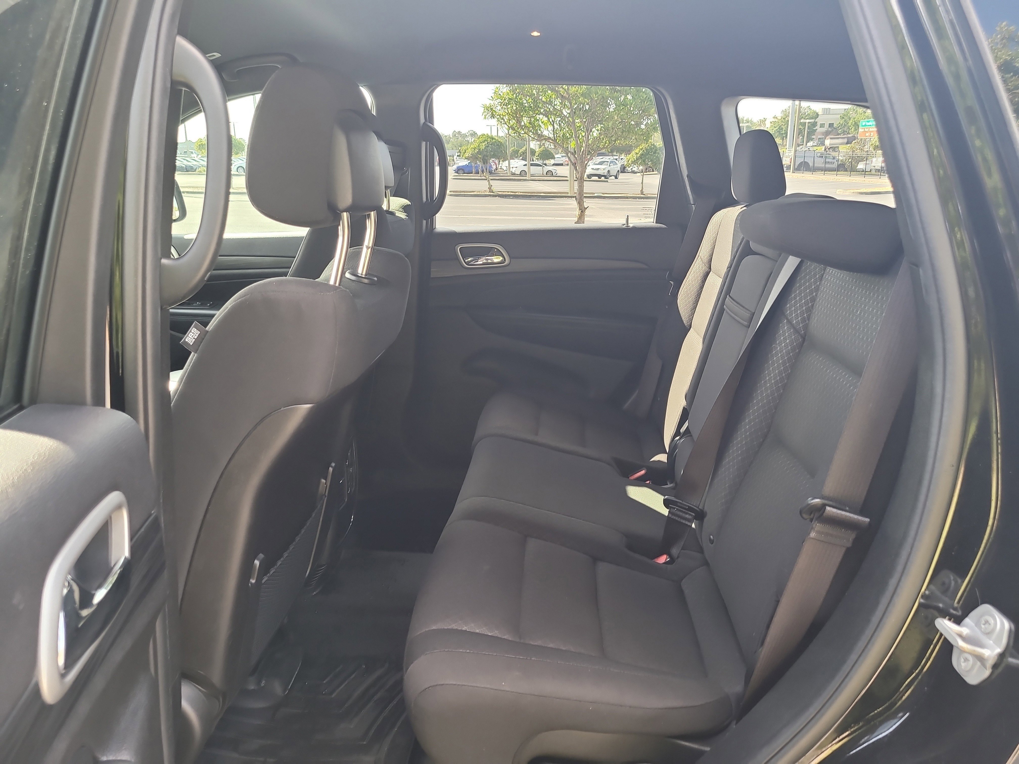 Used 2021 Jeep Grand Cherokee Laredo image 14