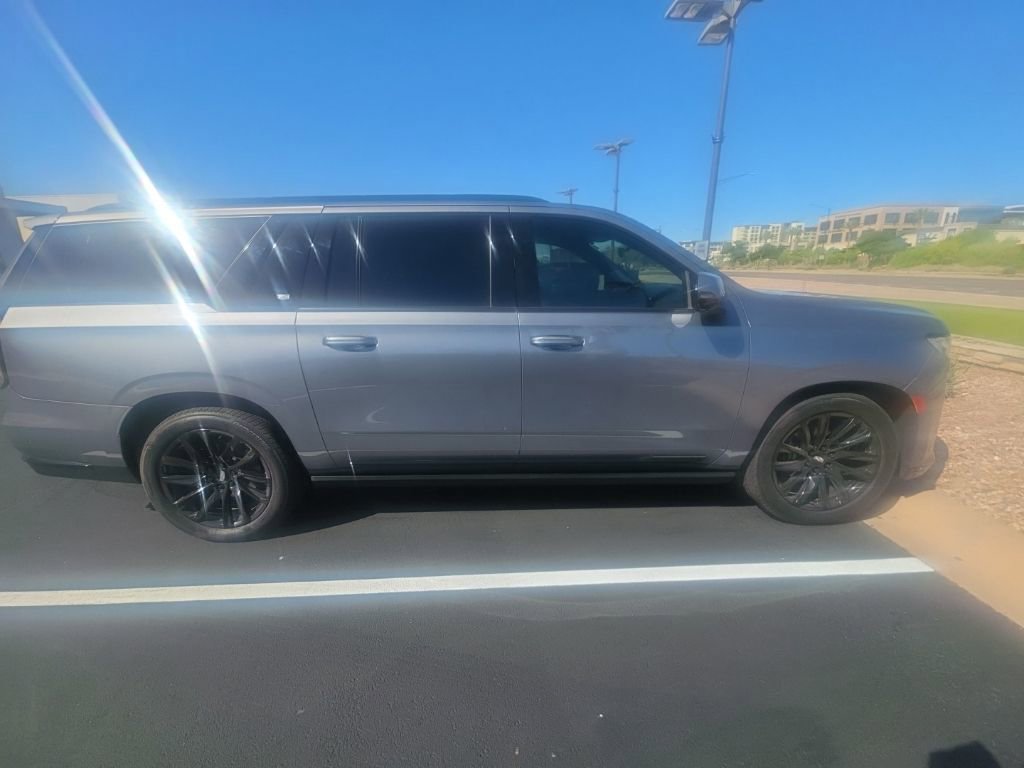 Used 2021 Cadillac Escalade ESV Sport Platinum w/ LPO, ONYX Package image 6