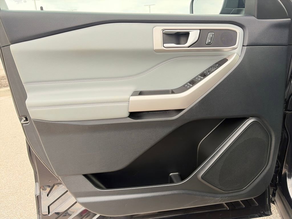 Used 2023 Ford Explorer XLT w/ Equipment Group 202A image 13