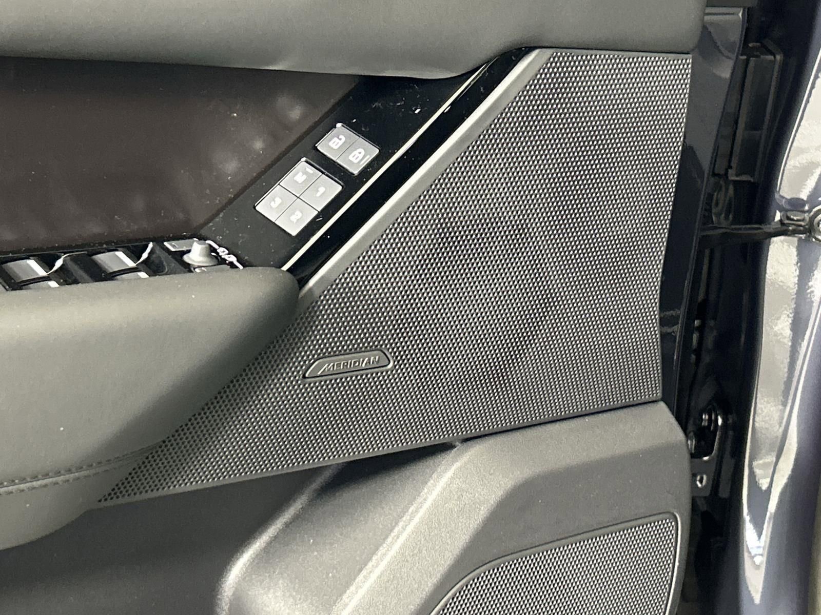 Certified 2026 Land Rover Range Rover Velar Dynamic SE image 22