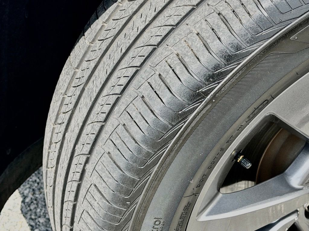 Used 2021 Ford Explorer XLT w/ Equipment Group 202A image 16