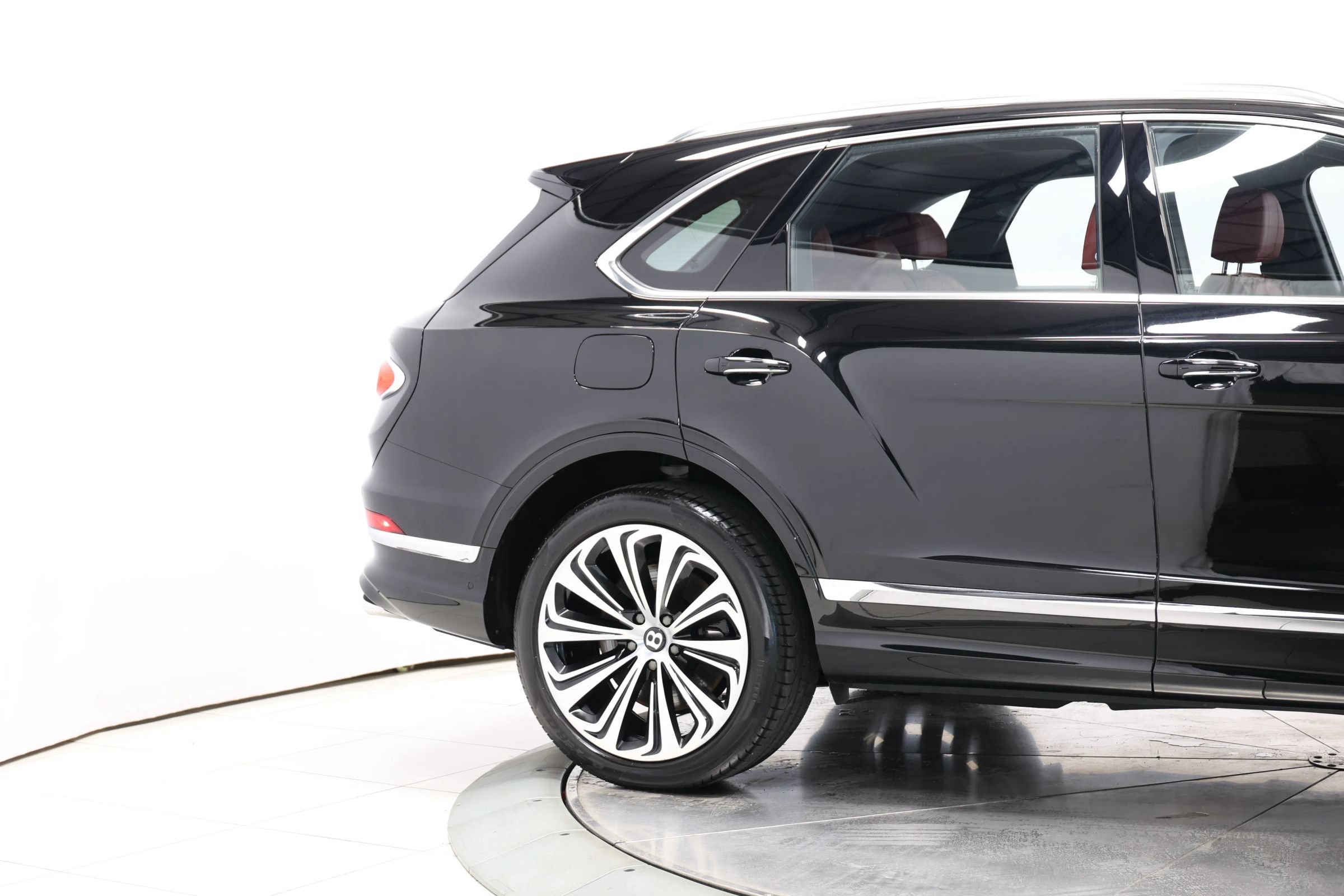 Used 2022 Bentley Bentayga AWD/4WD image 79