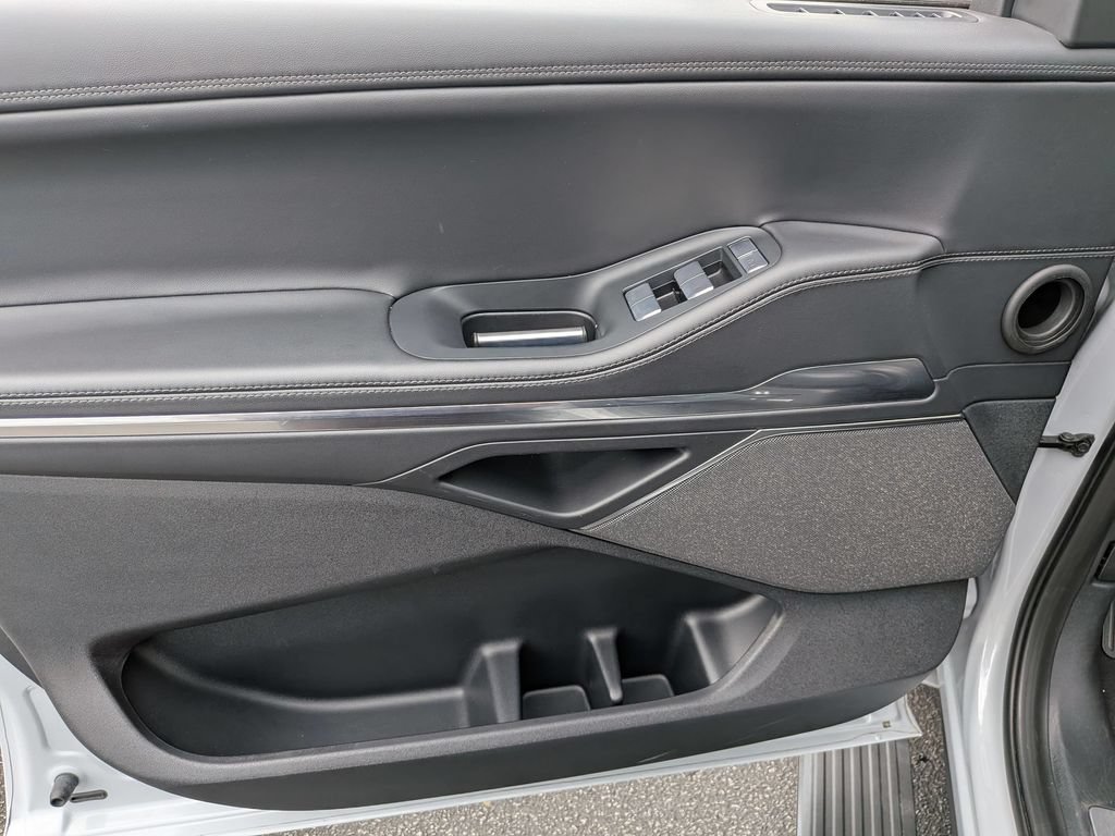 Used 2025 Lincoln Navigator Reserve AWD/4WD image 10
