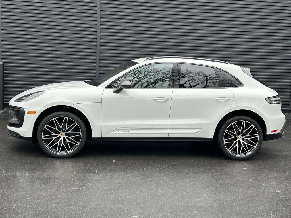 Certified 2025 Porsche Macan Turbo image 2