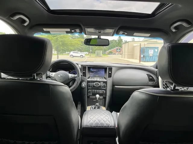 Used 2017 INFINITI QX70 AWD w/ Limited Package image 17
