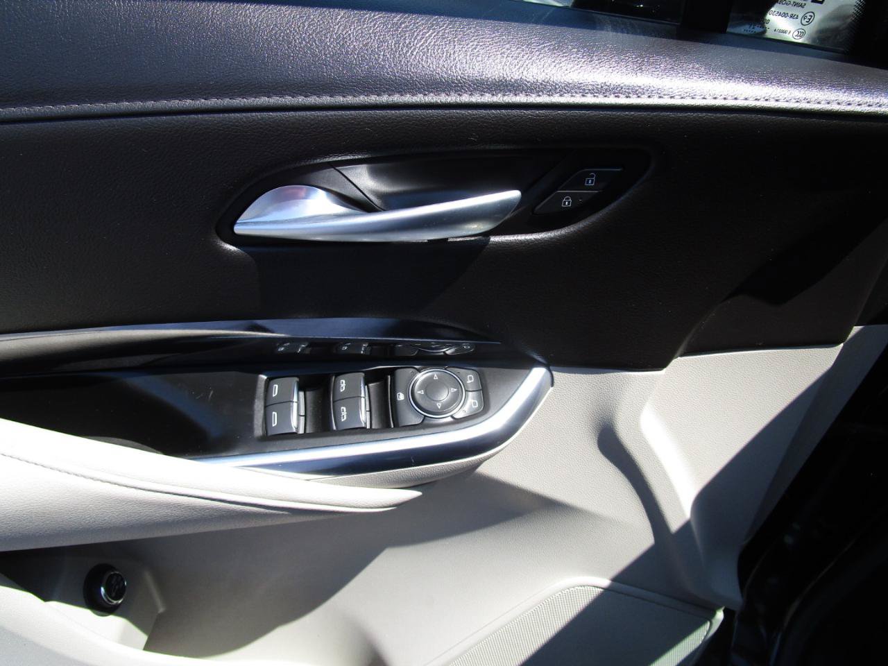 Used 2021 Cadillac XT4 Luxury w/ Cold Weather Package FWD image 15