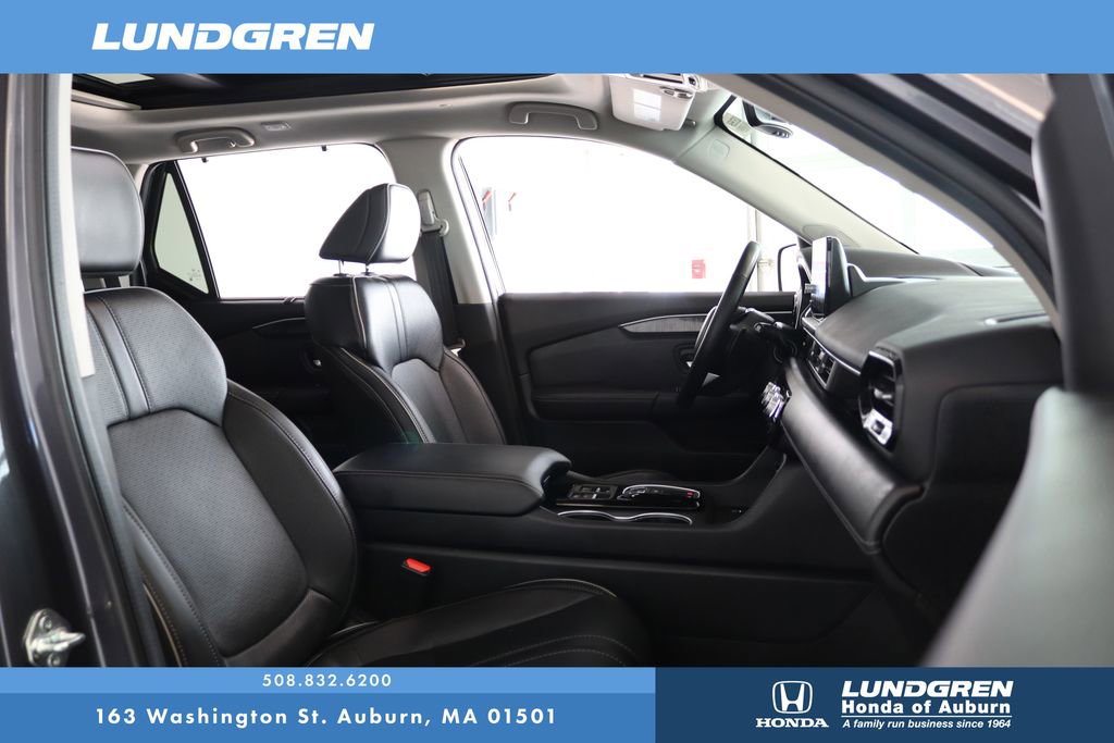 Used 2025 Honda Pilot Elite image 18
