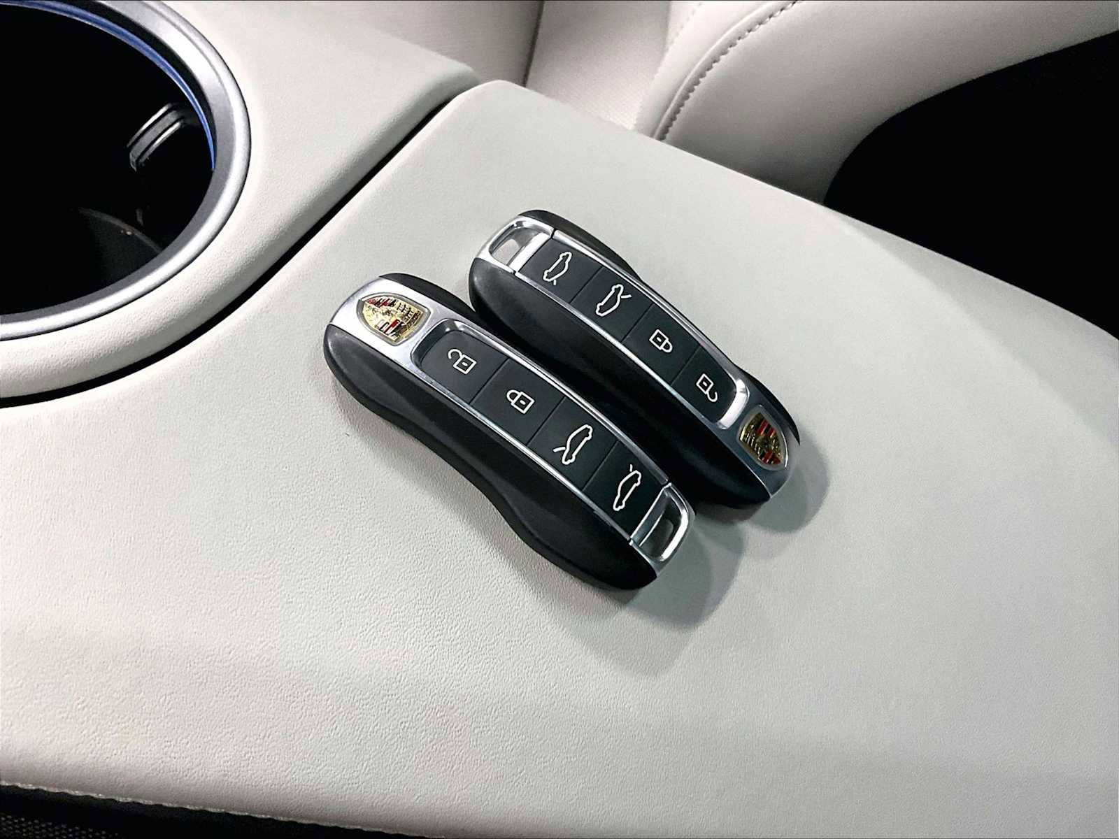 Used 2022 Porsche Taycan Turbo S image 38