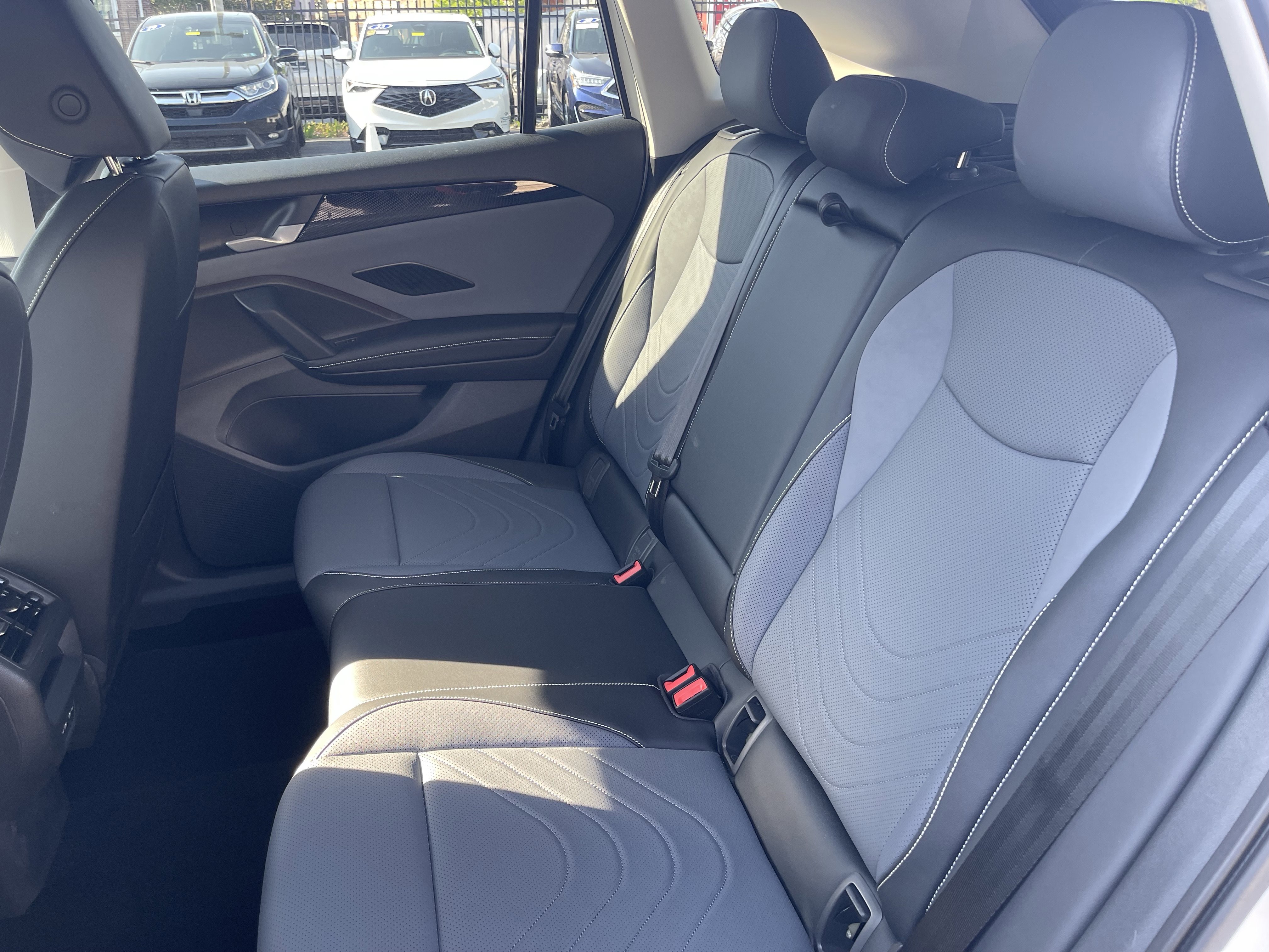 Used 2025 Volkswagen Tiguan SE FWD image 11