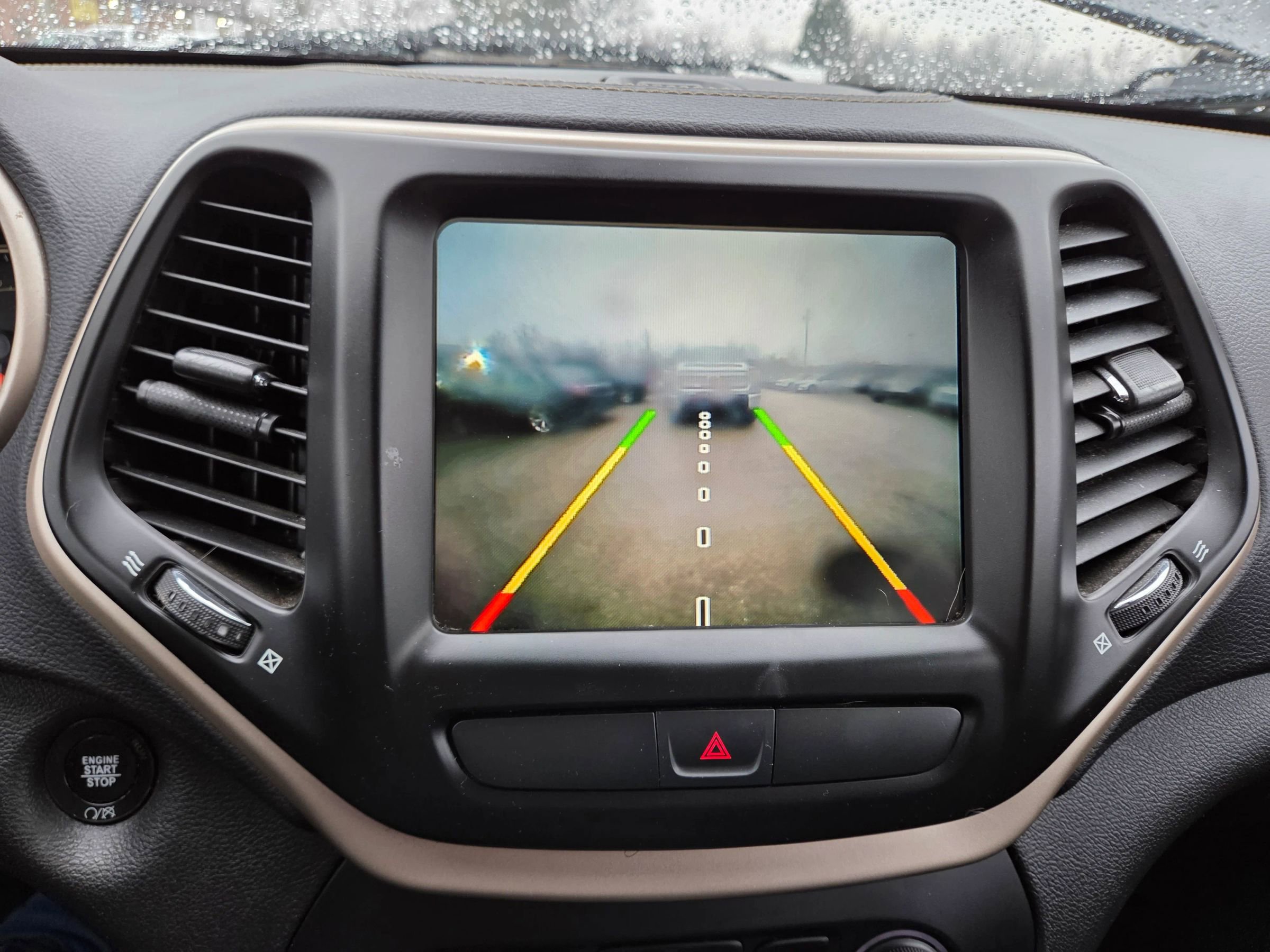 Used 2017 Jeep Cherokee Limited image 27