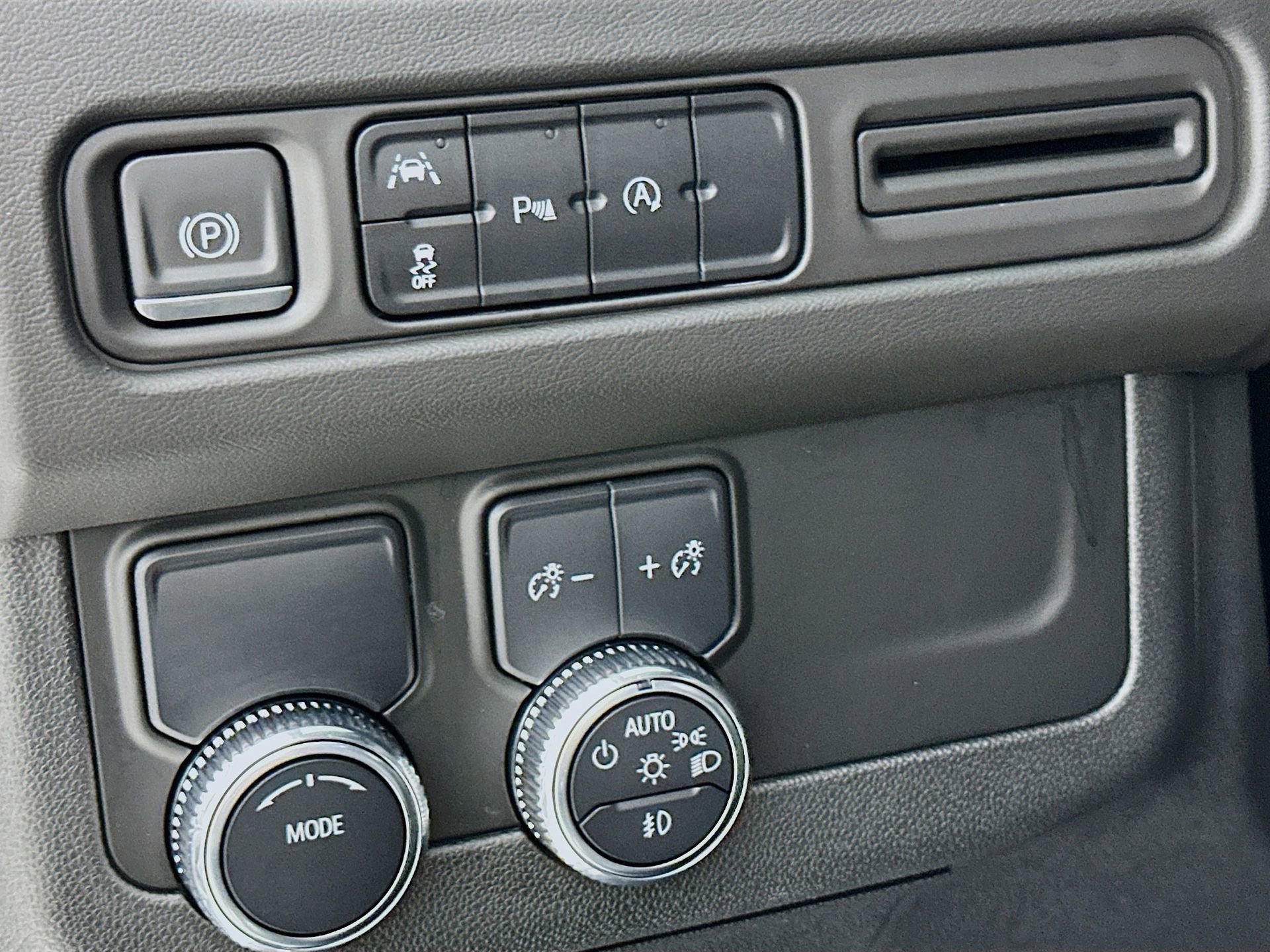 Used 2023 GMC Yukon XL SLT w/ LPO, Floor Liner Package image 11